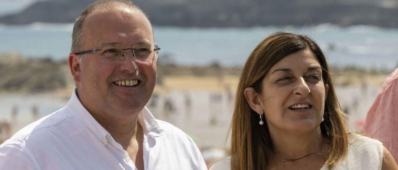 Miguel Tellado y María José Sáenz de Buruaga, en Santander. | LNE