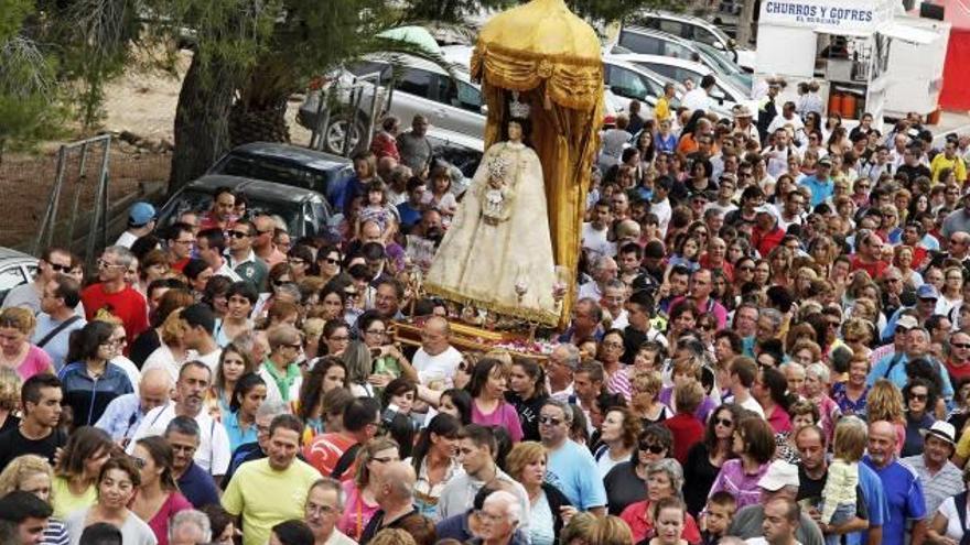 Aspe y Hondón acompañan en romería a la Virgen de las Nieves en agosto de los años pares.