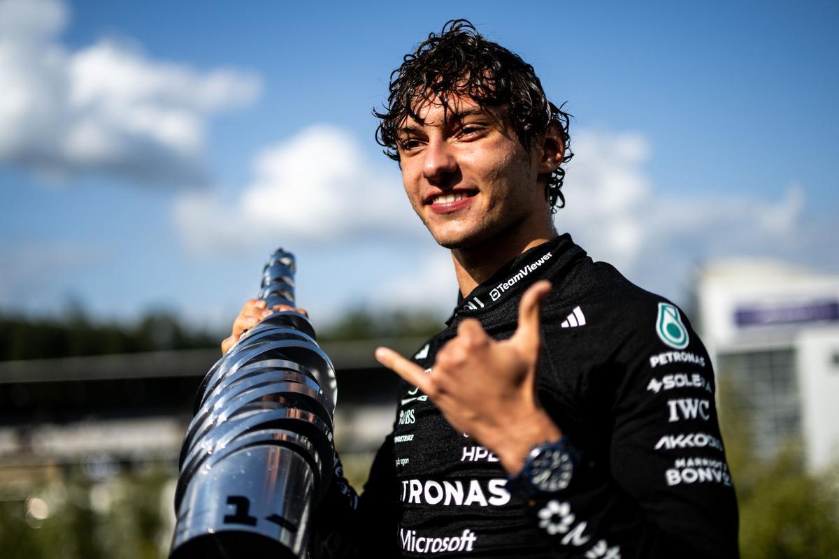 KIMI ANTONELLI Andrea (ita), Mercedes AMG F1 Team W16, portrait, Mercedes AMG F1 Team team picture, celebration during the Formula 1 Belgian Grand Prix 2026, 10th round of the 2026 Formula One World Championship from July 17 to 19, 2026 on the Circuit de Spa-Francorchamps, in Stavelot, Belgium - Photo Alberto Vimercati / DPPI AFP7 19/07/2026 ONLY FOR USE IN SPAIN
