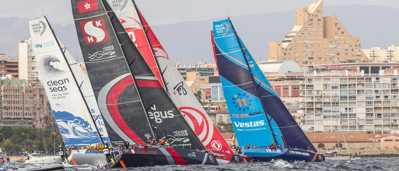 Los veleros de la Ocean Race saliendo de Alicante en la salida de 2017