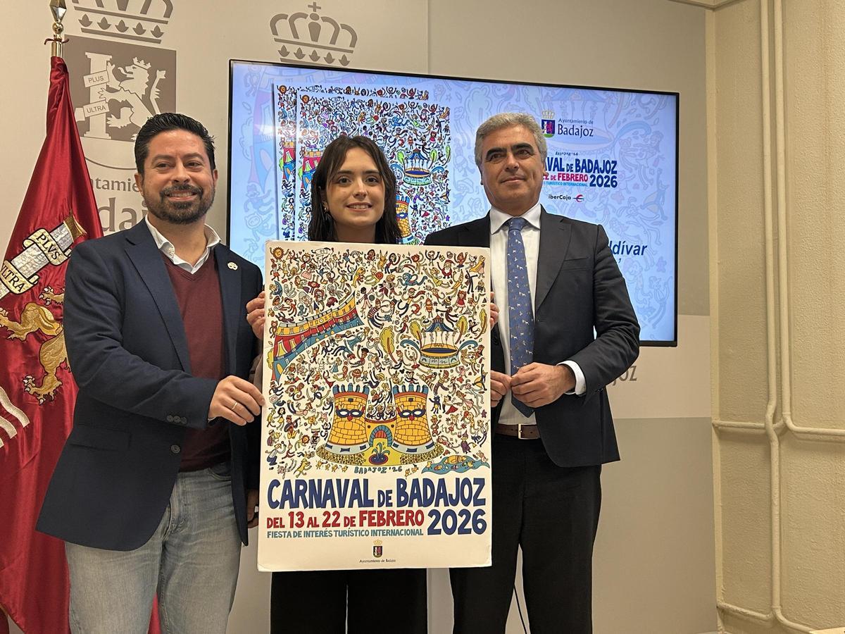 José Antonio Casablanca, Teresa Solo de Zaldívar y José Luis López, con el cartel.