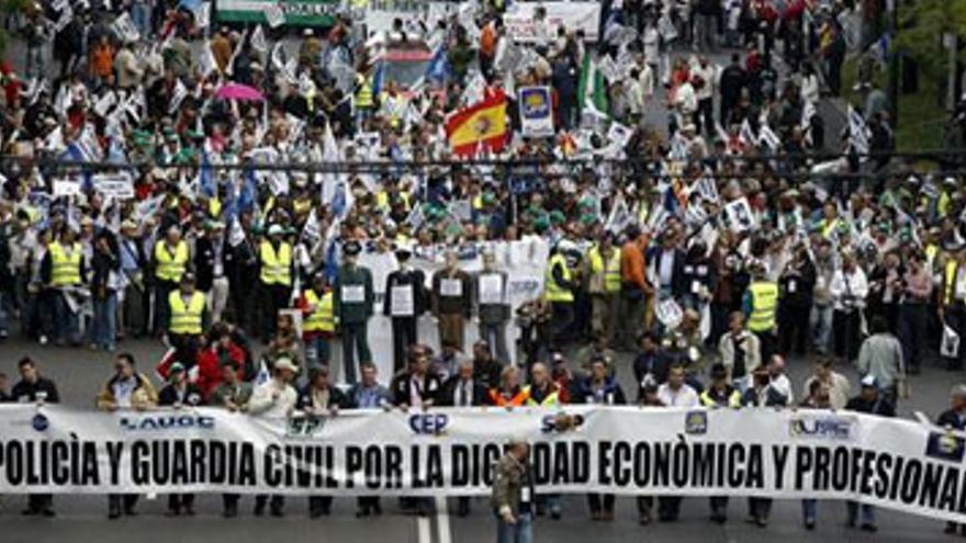 Miles de policías y guardias civiles se manifiestan por Madrid en demanda de &#039;&#039;dignidad económica y profesional&#039;&#039;