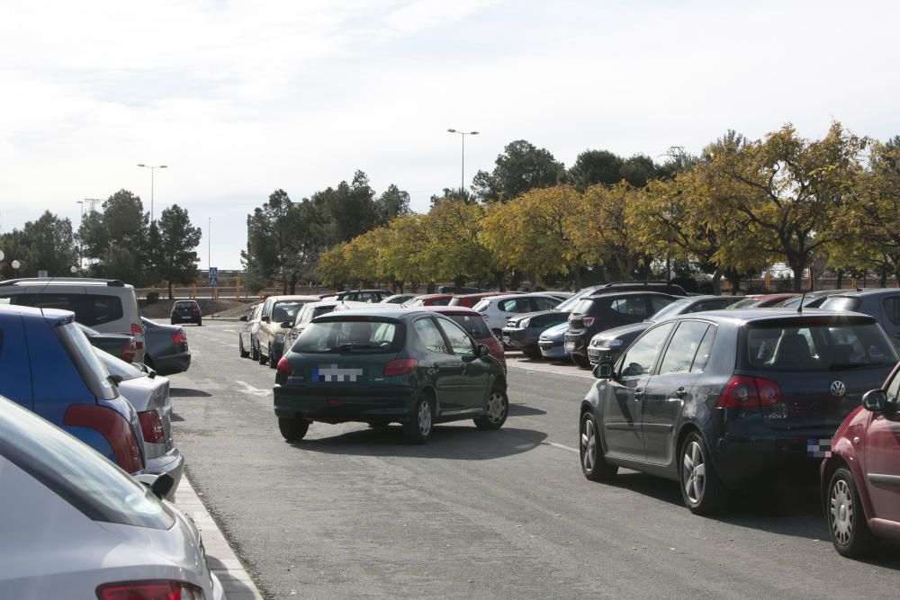 4.200 aparcamientos en la Universidad para 10.000 vehículos diarios