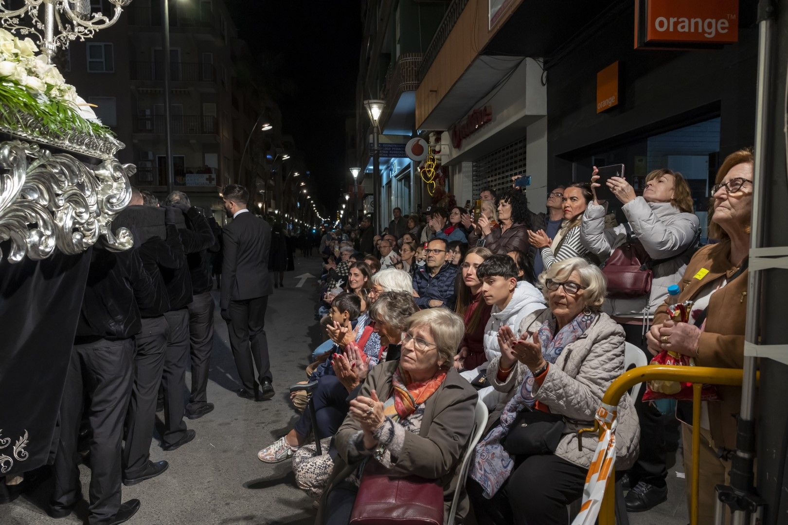 Las quince cofradías de la Semana Santa de Torrevieja recorrieron las calles en Viernes Santo