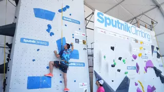Chuso García Bragado y Lucía Martín escalan el muro de boulder