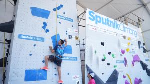 Chuso García Bragado y Lucía Martín escalan el muro de boulder