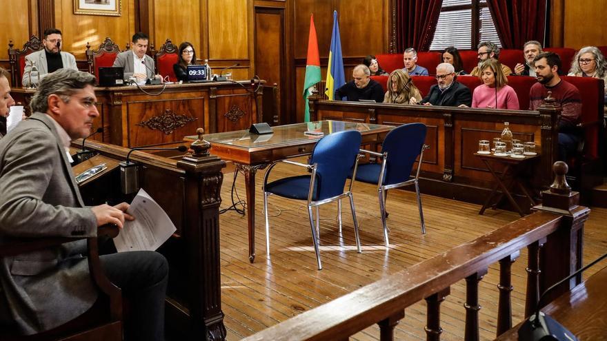 Un momento del pleno extraordinario de este lunes en el que se ha dado 15 días a la empresa para reabrir La Rosaleda /