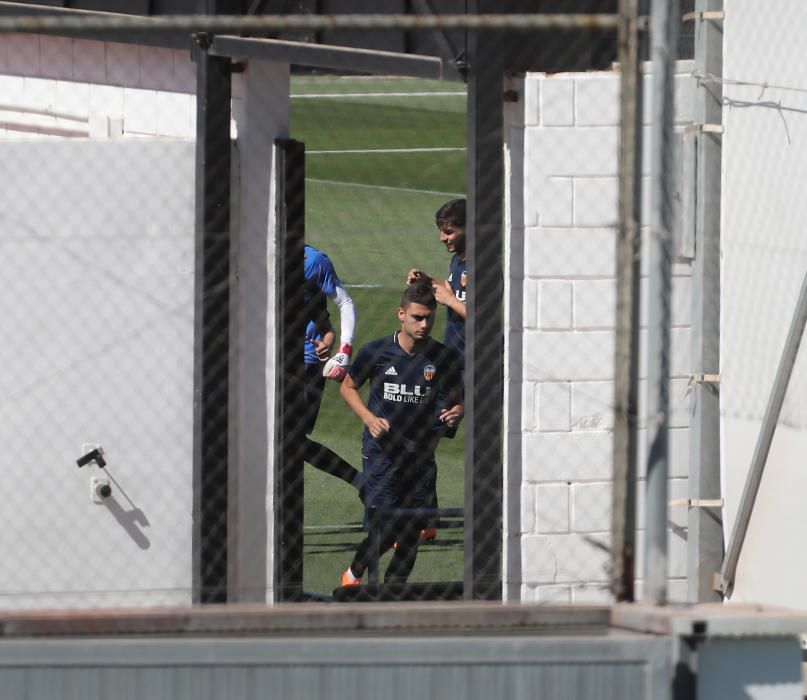 Entrenamiento a puerta cerrada del Valencia