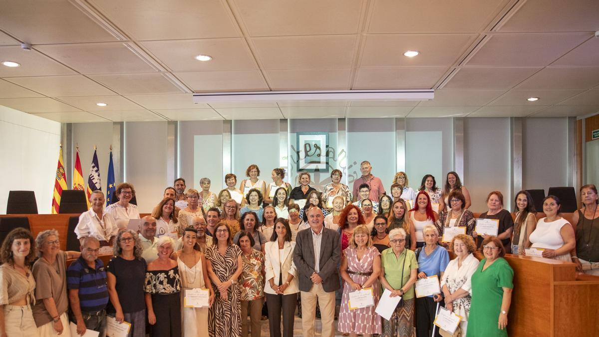 La entrega de los diplomas en el Consell de Ibiza.