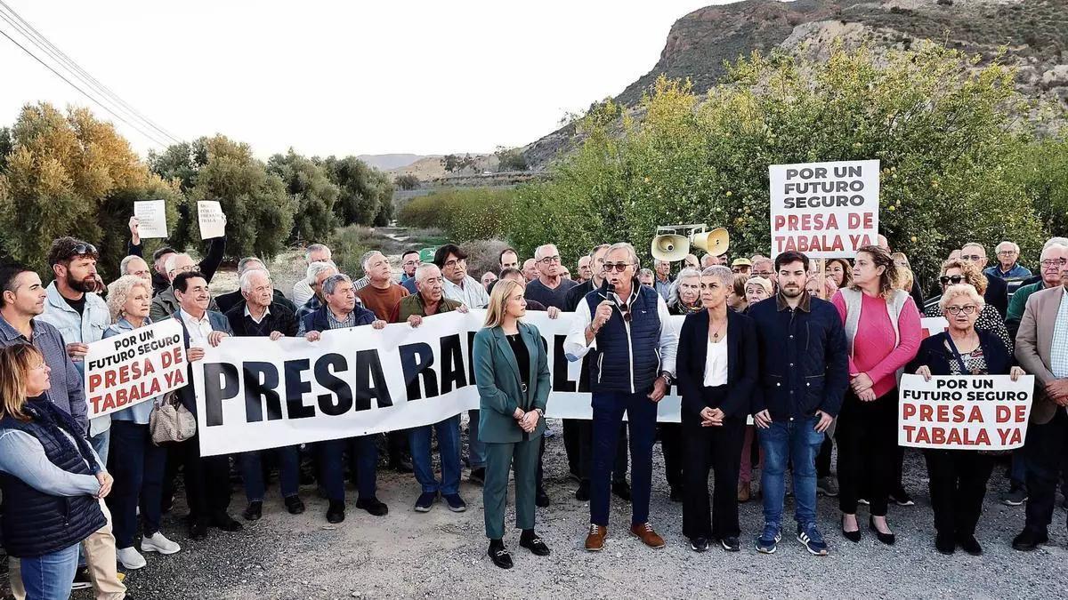 Concentración para reclamar la construcción de la presa de la rambla de Tabala