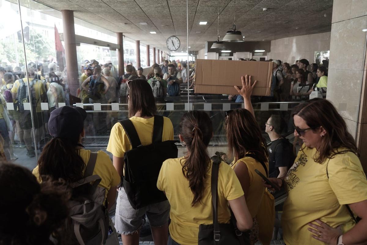 La protesta de professors es trasllada aquest divendres a Monserrat