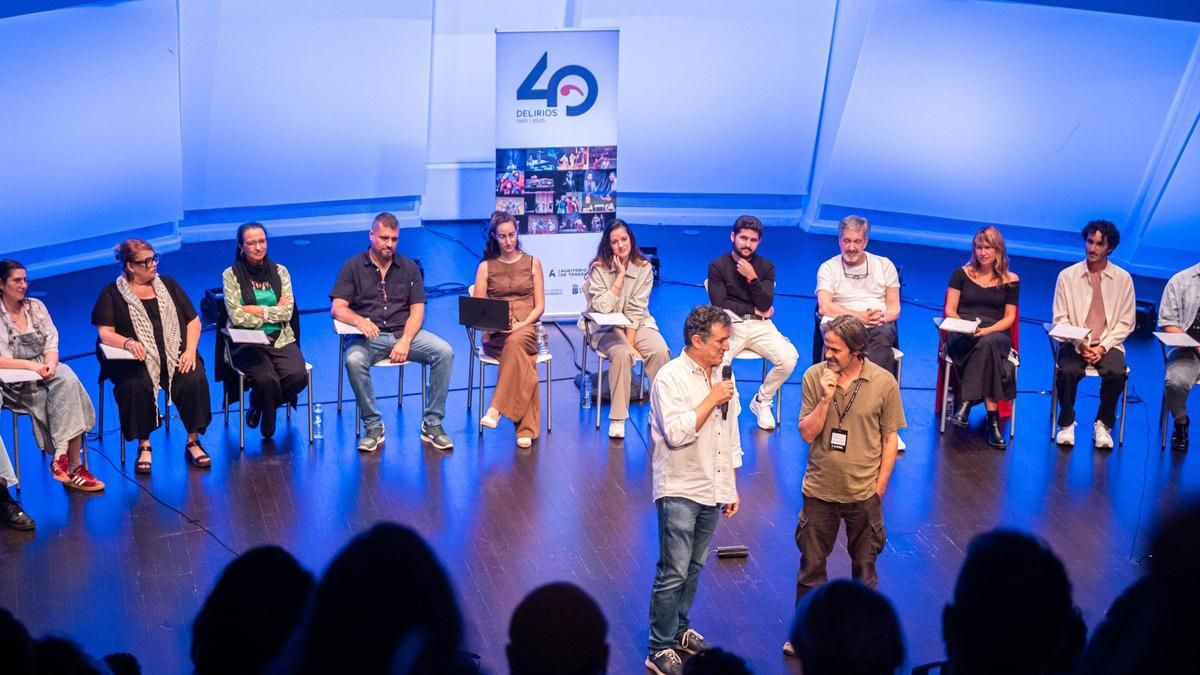 Antonio Tabares y Severiano García, delante, en la lectura de este miércoles en el Auditorio.