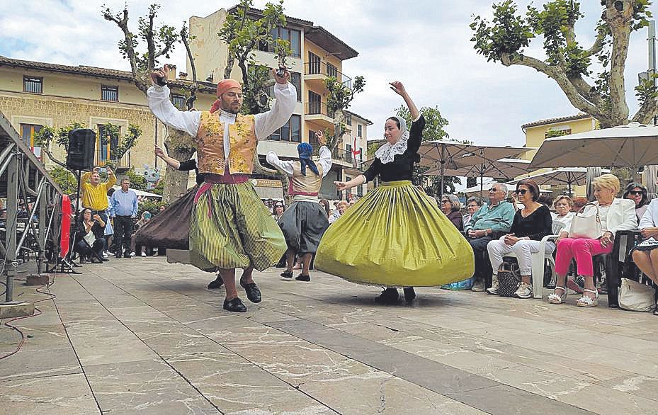 También hubo fira en Sóller, donde se pudo disfrutar del tradicional ‘ball de bot’.