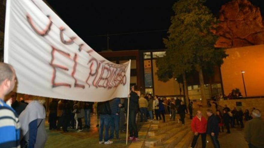 Manifestación de apoyo al enterrador