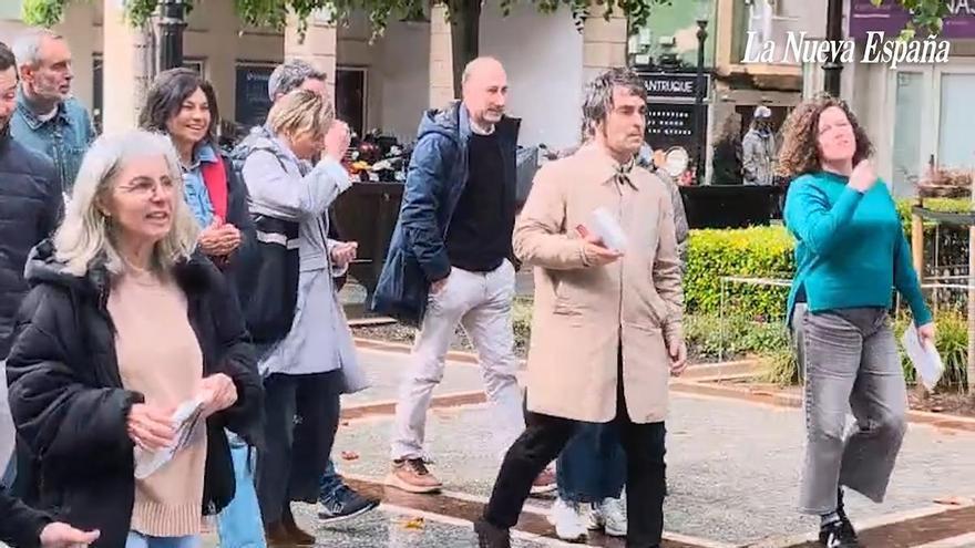 VÍDEO: La Fundación Municipal de Cultura y los libreros celebran la medalla de plata de la ciudad para una Feria del Libro de Gijón de décimo aniversario