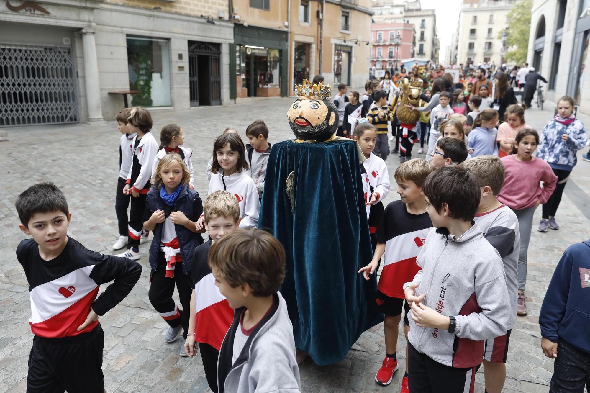 Les millors imatges de la cercavila escolar amb els Gegantons i la Girona Marxing Band