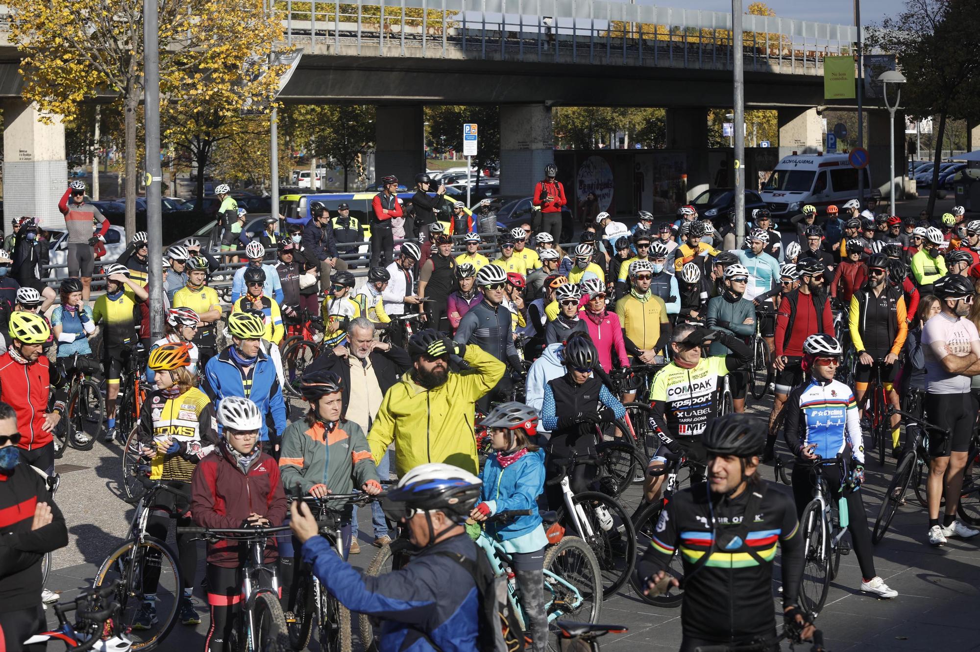 Un miler de persones diuen adeu a la ciclista de Girona atropellada mortalment per un conductor begut