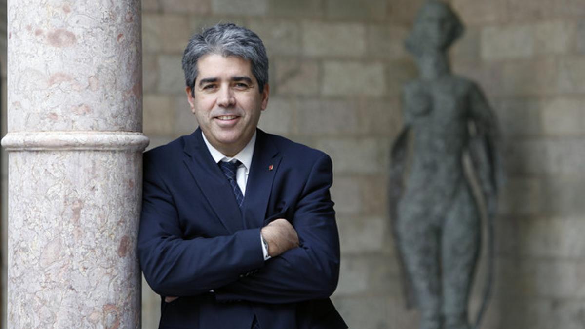 Francesc Homs, en el Pati del Tarongers del Palau de la Generalitat, tras la entrevista.