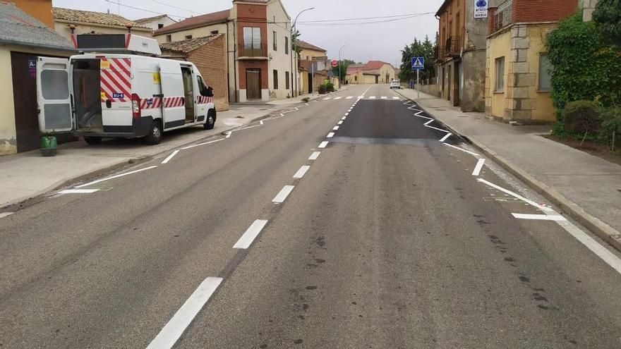 Este es el motivo por el que la DGT ha pintado en algunas carreteras españolas los &#039;Dientes de dragón&#039;
