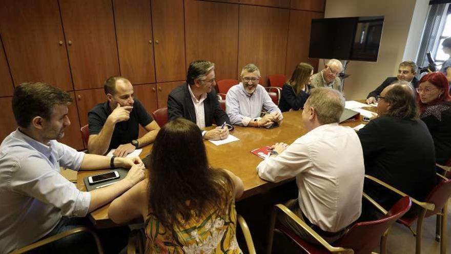 De izquierda a derecha, José María Pérez, César González, Pablo González, José Carlos Fernández Sarasola, Eva Illán, Miguel Ángel de Diego (secretario general), Esteban Aparicio, Estefanía Puente, Mario Suárez del Fueyo, Aurelio Martín y Marina Pineda.