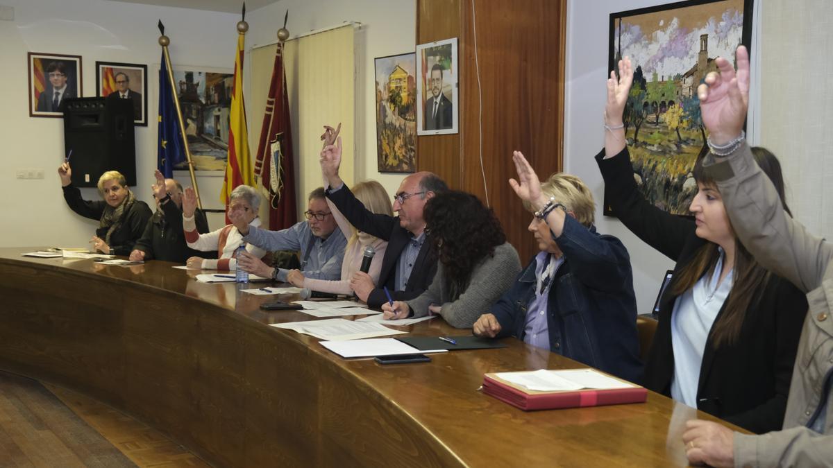 Votació a Torà per passar a ser de la comarca del Solsonès, en el ple del març