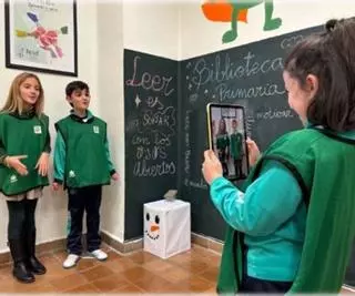 Los pequeños "ecoinfluencers" patrullan el colegio de los Dominicos de Oviedo