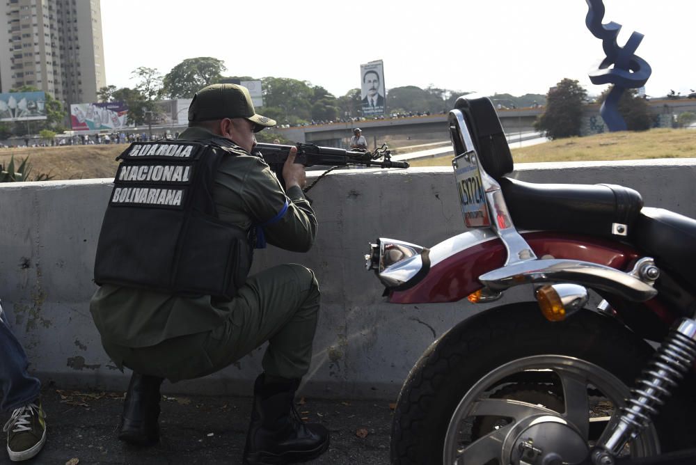 El alzamiento militar en Venezuela.