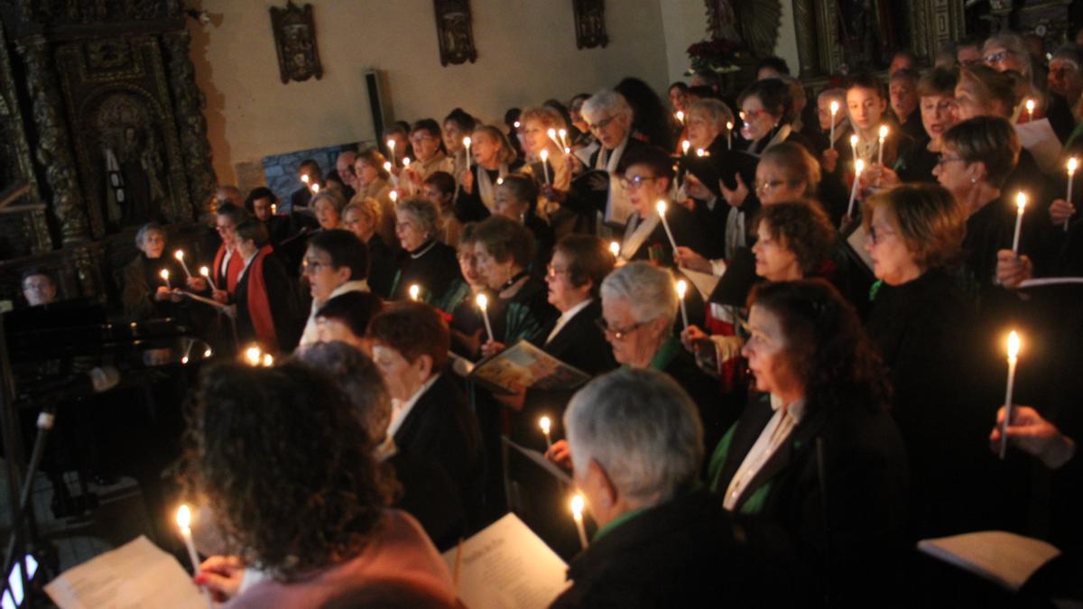 La X edición del concierto de Villancicos llenó de música y público la iglesia de la Asunción en Mombuey
