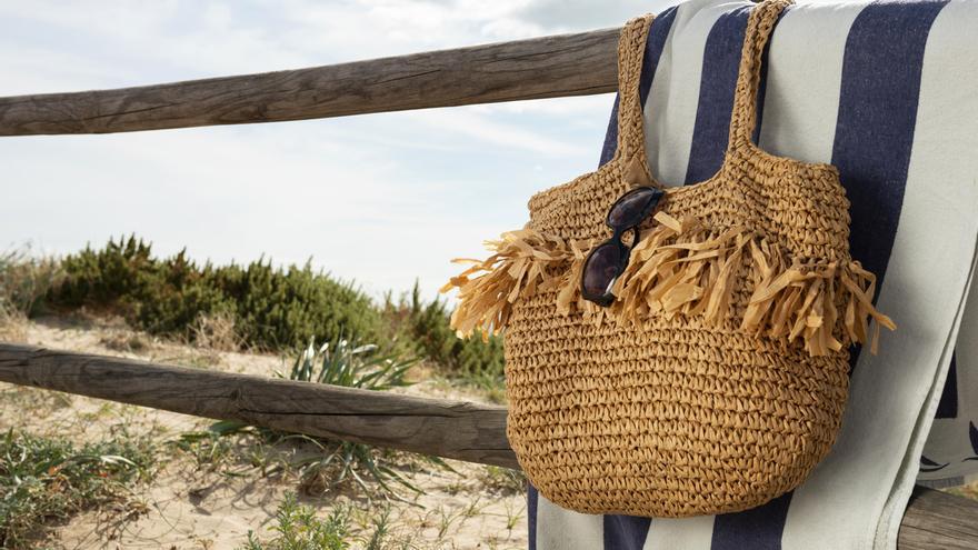 Bonito, amplio y barato: así es el bolso rebajado al 50% perfecto para llevar a la playa o a la oficina