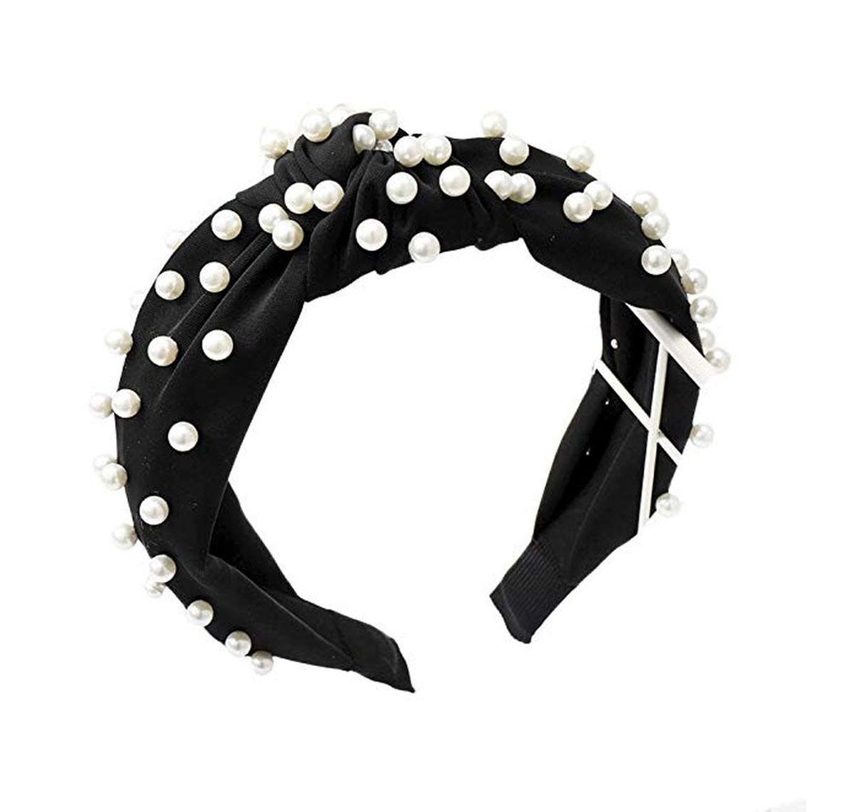 Diadema con perlas y nudo de Amazon (precio: 3,38 euros) Diadema con perlas y nudo de Amazon (precio: 3,38 euros)