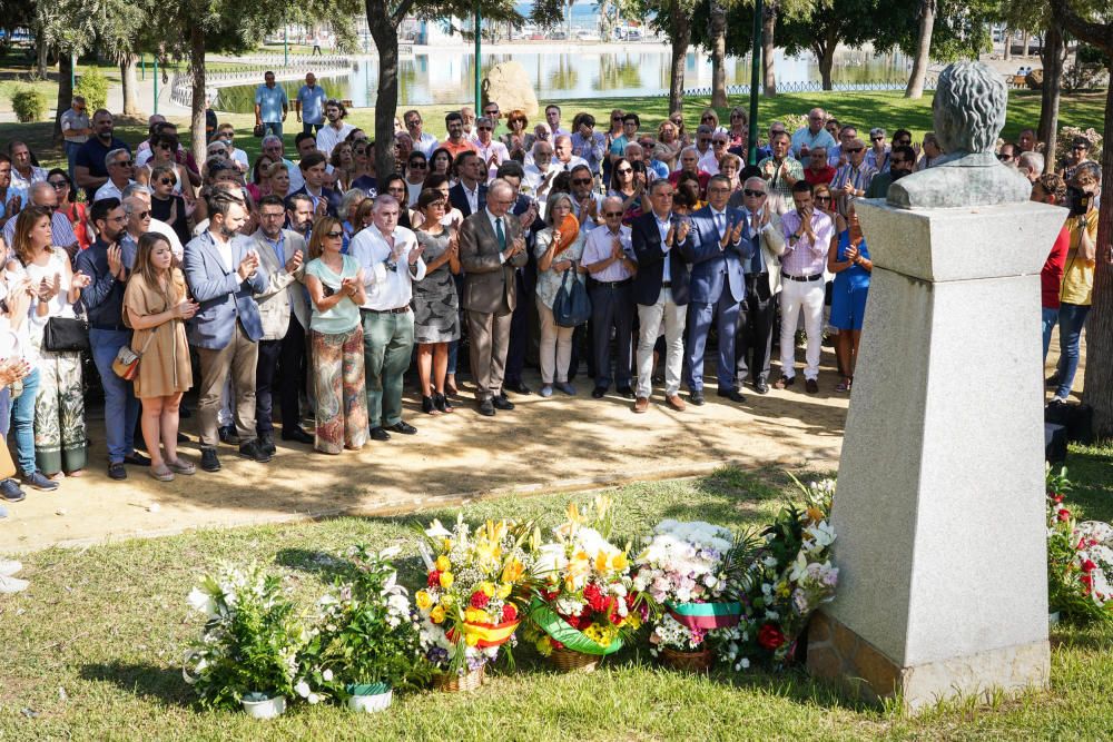 Ofrenda floral en homenaje a José María Martín Carpena