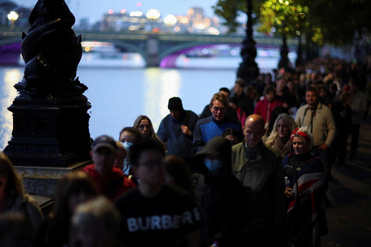 Colas en Londres para dar el último adiós a Isabel II