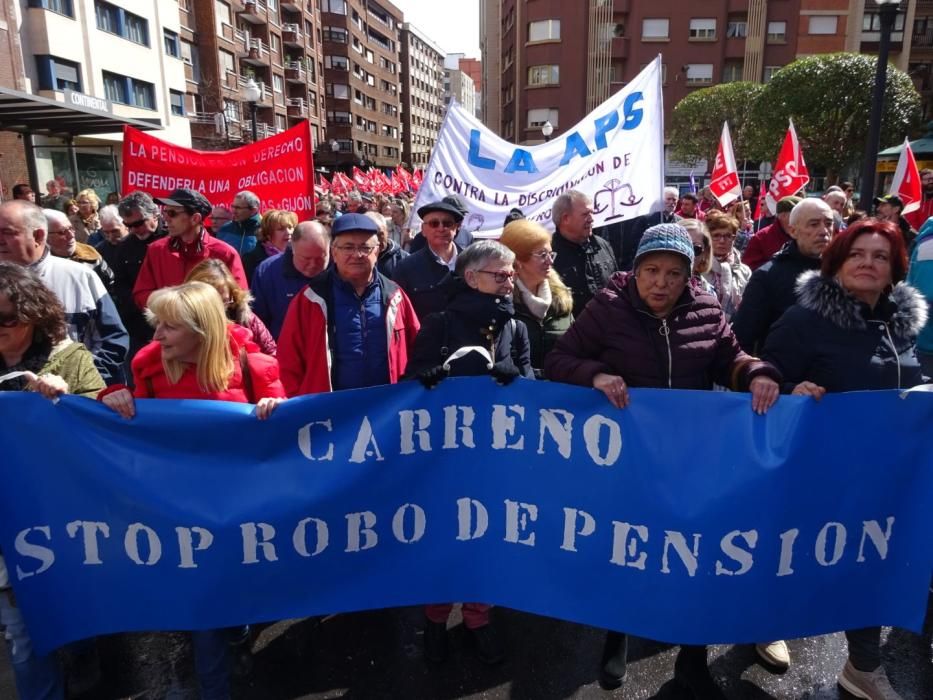 Miles de personas se manifiestan en Gijón en defensa del sistema público de pensiones