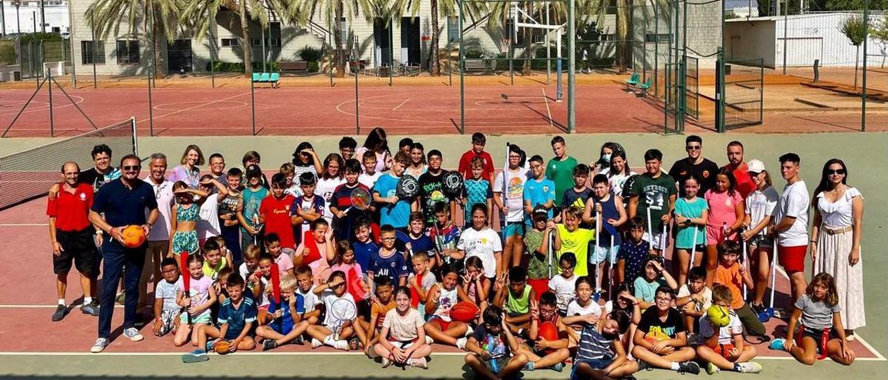 Foto de grupo de la escuela deportiva de Silla.