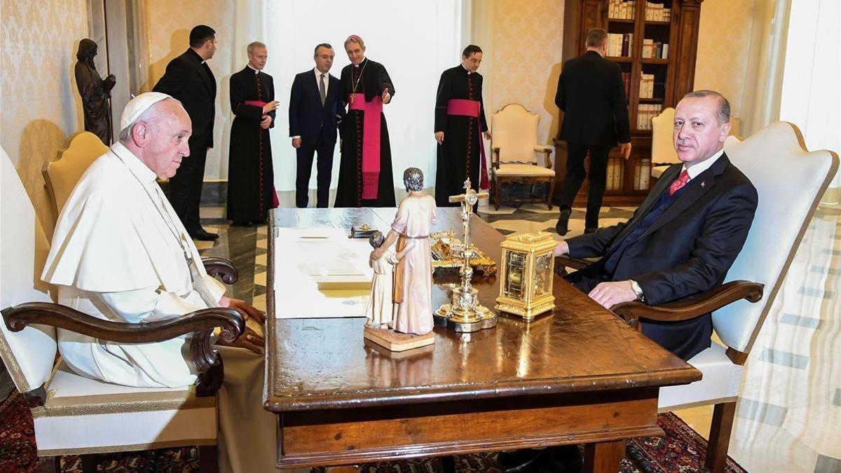 El Papa Francisco con Erdogan, este lunes 5 de febrero, en el Vaticano.