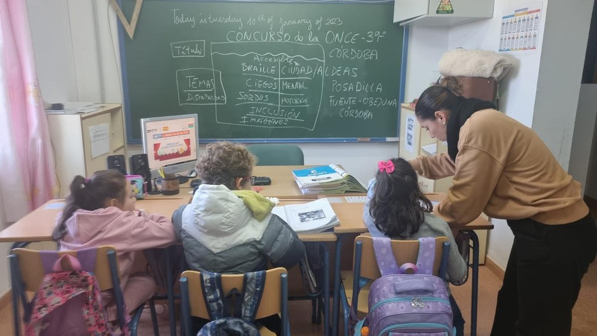 Estudiantes de Fuente Obejuna trabajando en su propuesta para el concurso de la ONCE.