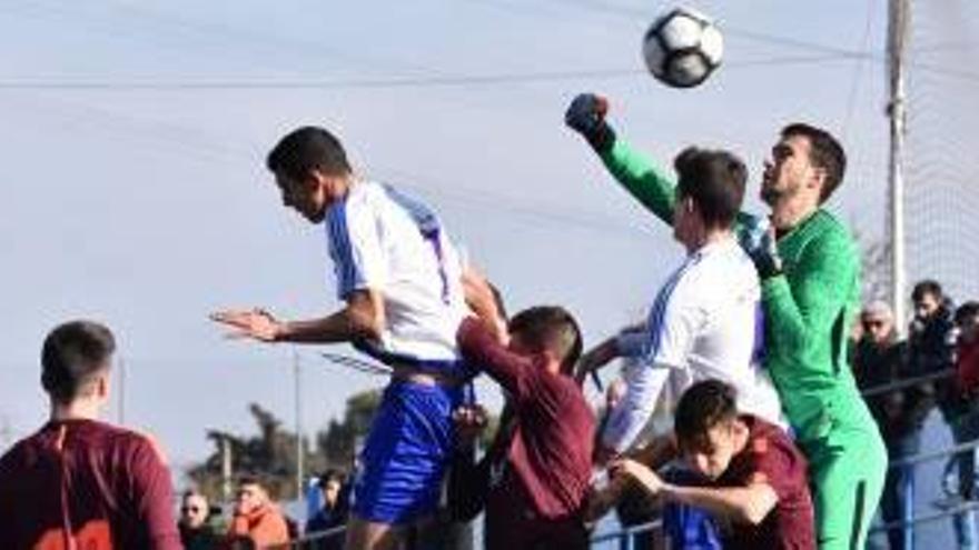 El Gimnàstic competeix amb el líder Barça i encaixa una derrota mínima