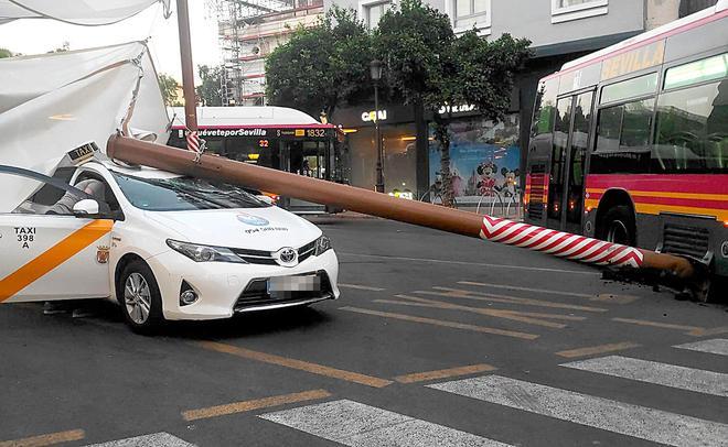 Derribo de una pérgola en la Plaza del Duque