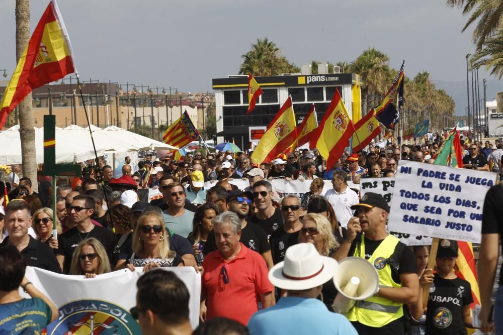 Protesta de Policías y guardias civiles en València