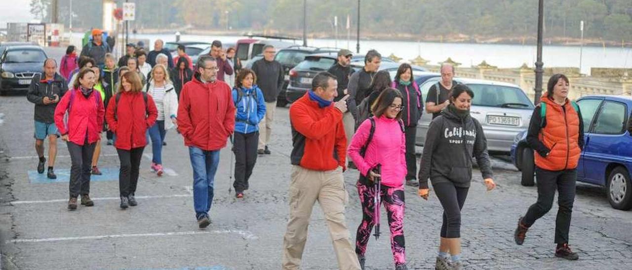 Participantes en el &quot;Goza do Ulla&quot; en la salida organizada el domingo pasado desde Carril. // I. Abella