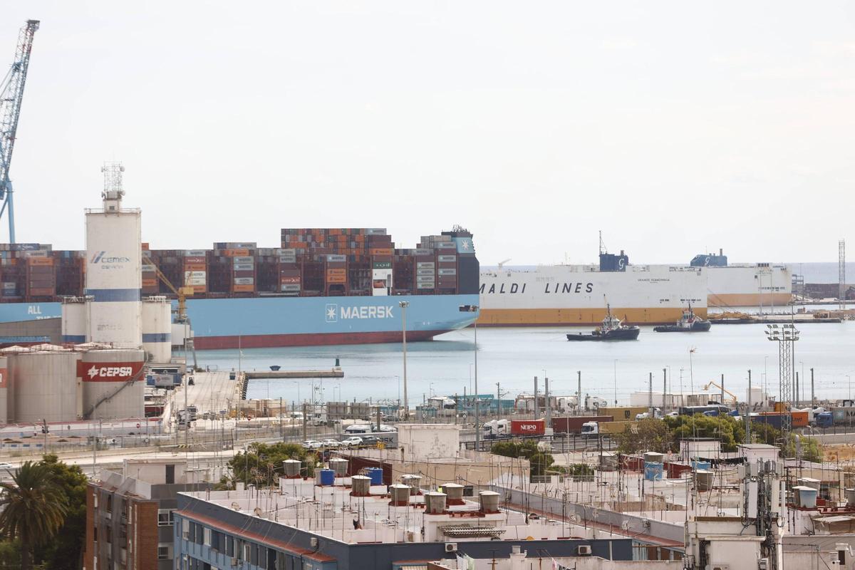 Vistas del puerto de València, desde Natzaret, en una imagen de archivo.