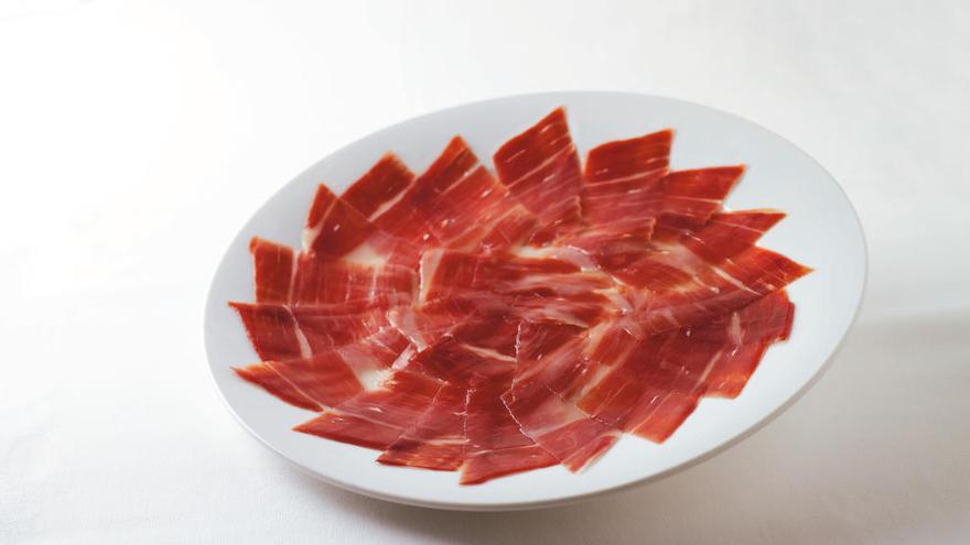 Un plato de jamón