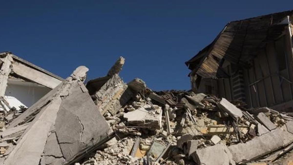 Una escuela senmiderruída en Amatrice tras el terremoto de Italia.