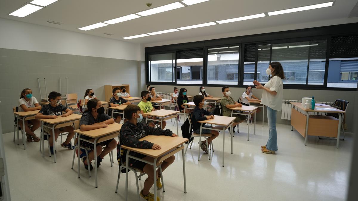 Alumnos en el colegio de Cerro Gordo el primer día del curso, el pasado septiembre.