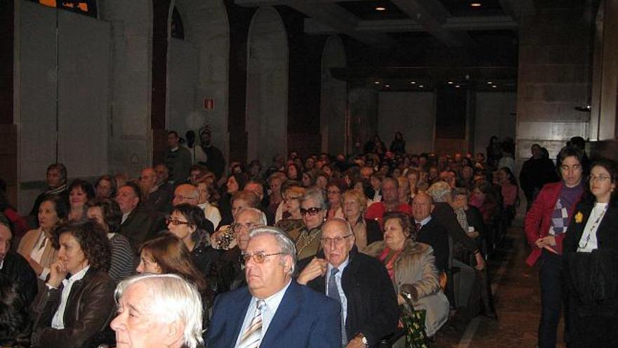 El auditorio del edificio del Arenal se llenó ayer por la tarde con el Encontro do Voluntariado.