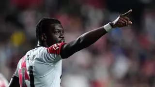 Nteka impulsa al Rayo ante un Elche con diez jugadores