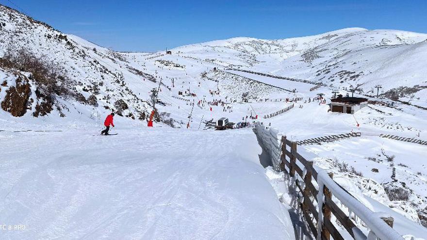 Las estaciones invernales de la provincia de León ofrecen nueve kilómetros esquiables el fin de semana