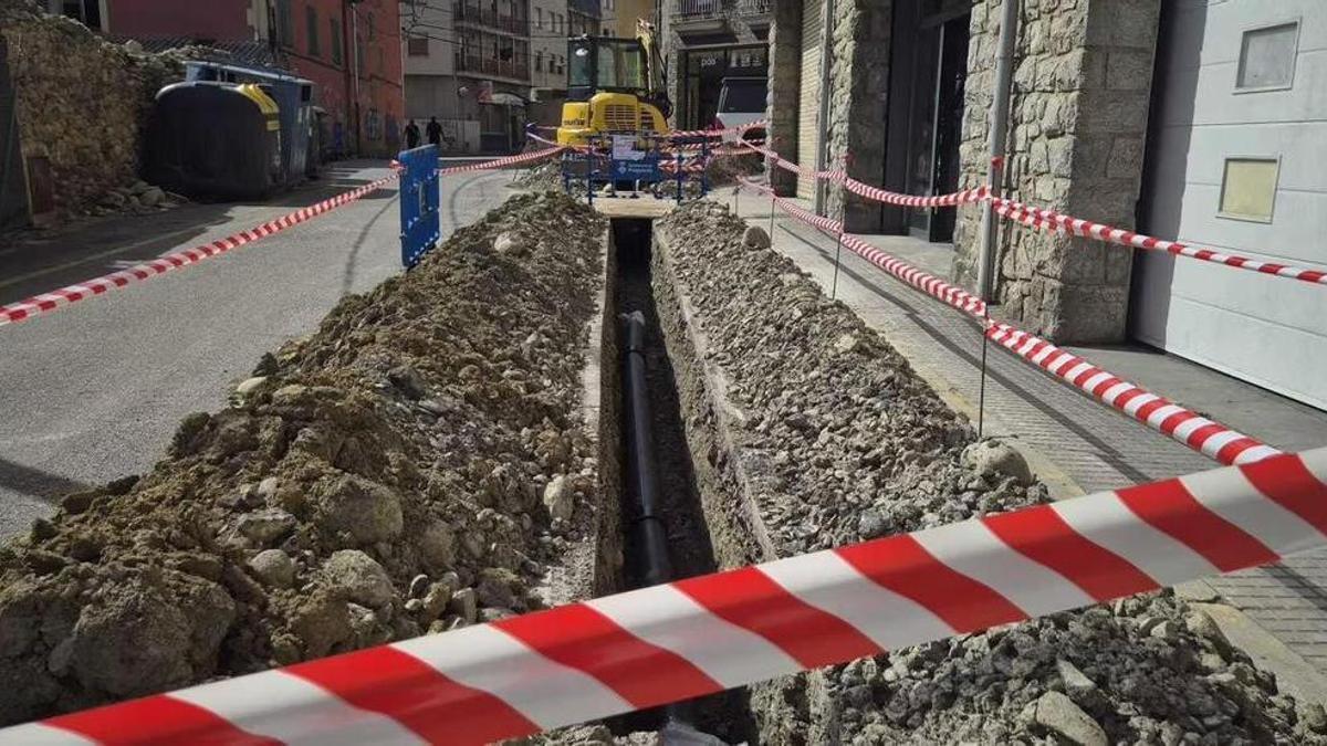 Treballs de millora a la xarxa d’aigua potable que s’estan duent a terme a Puigcerdà
