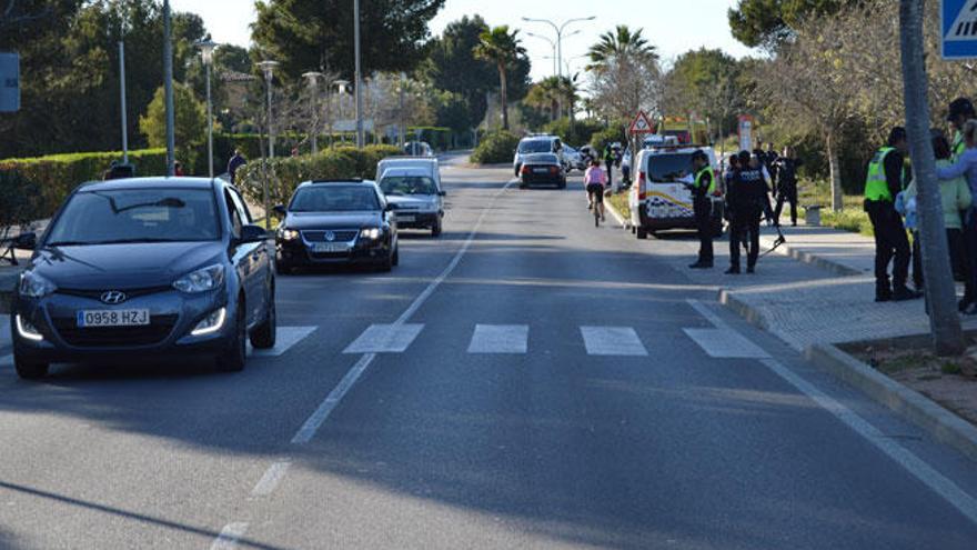 Policías de Calvià persiguen en taxi a tres hombres que huían tras cometer un robo