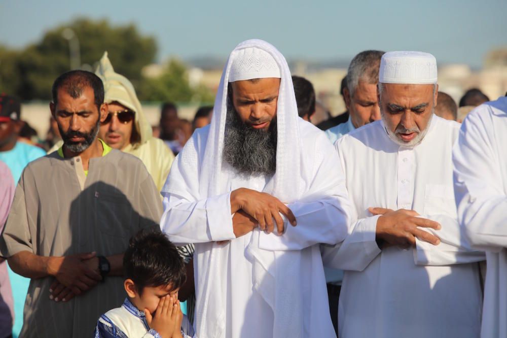 Tres mil musulmanes despiden el Ramadán en el Germans Escales